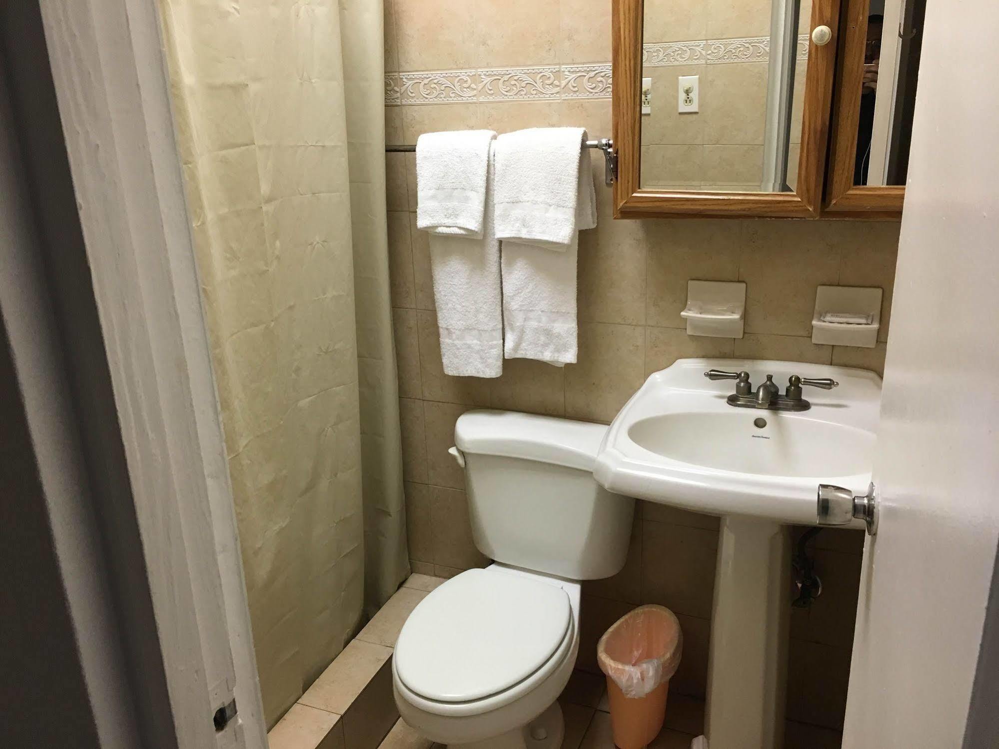Borinquen Beach Inn سان خوان المظهر الخارجي الصورة