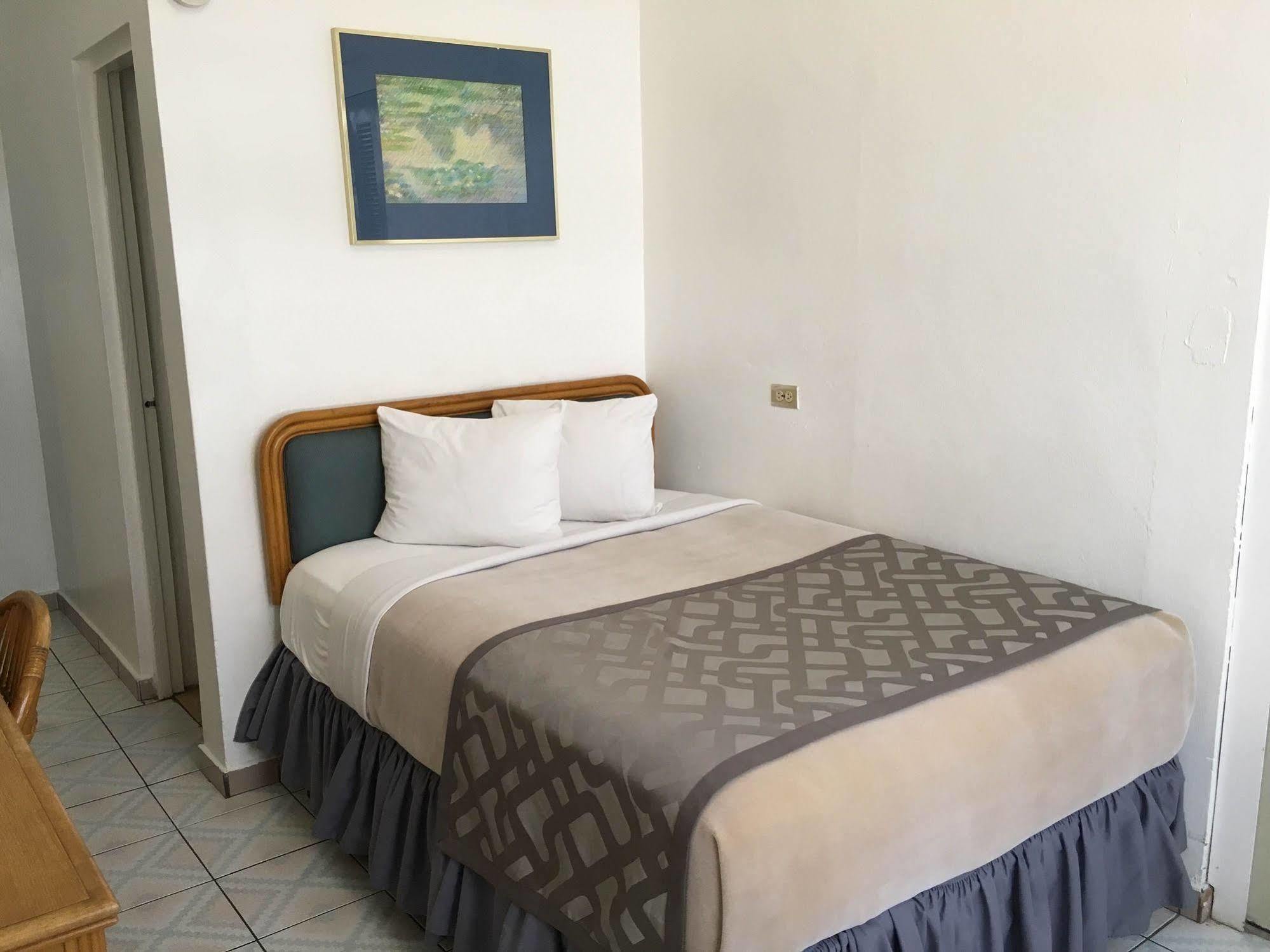Borinquen Beach Inn سان خوان المظهر الخارجي الصورة